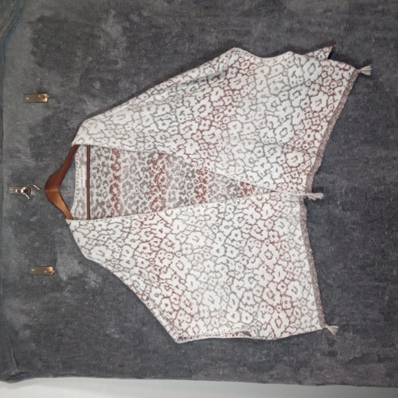 Knox Rose White and Brown Shrug Poncho - Picture 5 of 6
